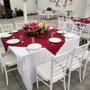 Cubre mantel color vino