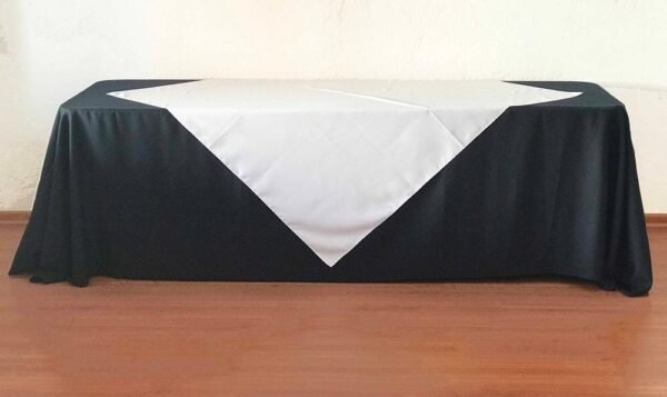 Cubremantel para mesa en color blanco